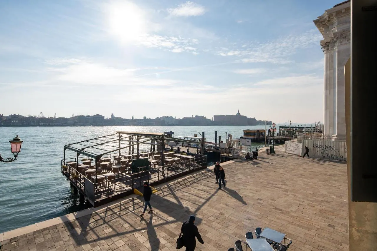 Ve.N.I.Ce. Cera Tintoretto Suite Venezia 0*,  Italia